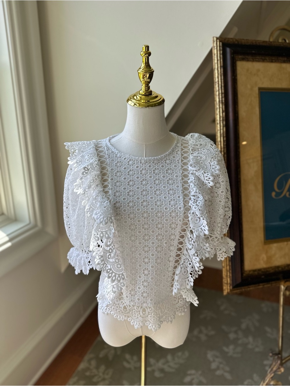 Express White Lace Ruffle Sleeve Women’s Top size S New